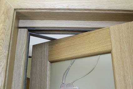 Как установить межкомнатную дверь с коробкой?