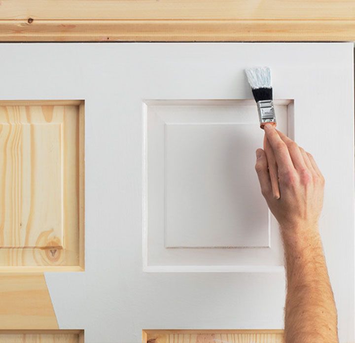 Как убрать царапины с белой двери?