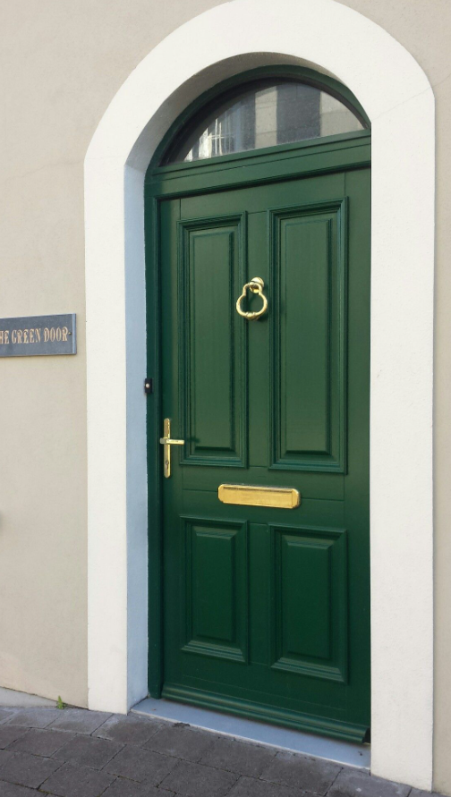 Входные двери в цвете венге: статус и надежность.