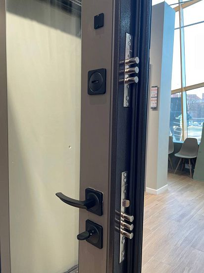 Входная дверь  