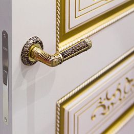 На какой высоте устанавливаются ручки межкомнатных дверей?